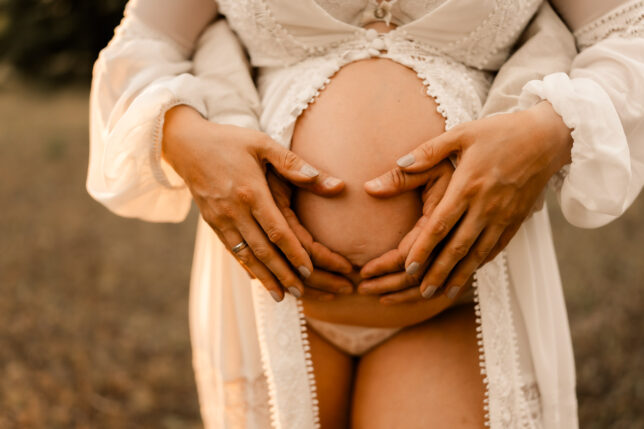Babybauchfotografie; schwanger; Schwangerschaftsfotos; Babybauchshooting Dresden