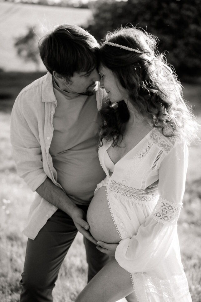 Babybauchshooting Dresden, Schwanger, Fotos mit Babybauch Dresden, Fotoshooting Dresden, Fotograf Dresden, Sonnenuntergangsshooting Dresden