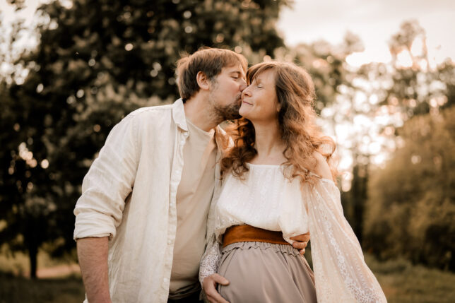 Babybauchshooting Dresden, Schwanger, Fotos mit Babybauch Dresden, Fotoshooting Dresden, Fotograf Dresden, Sonnenuntergangsshooting Dresden