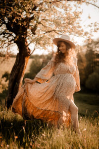 Babybauchshooting Dresden, Schwanger, Fotos mit Babybauch Dresden, Fotoshooting Dresden, Fotograf Dresden, Sonnenuntergangsshooting Dresden