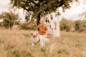 Familienshooting mit Hund Dresden, Fotoshooting Dresden, Fotograf Dresden, Familienfotoshooting Dresden