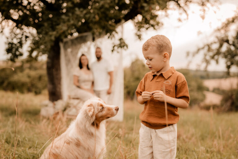 Familienshooting mit Hund Dresden, Fotoshooting Dresden, Fotograf Dresden, Familienfotoshooting Dresden