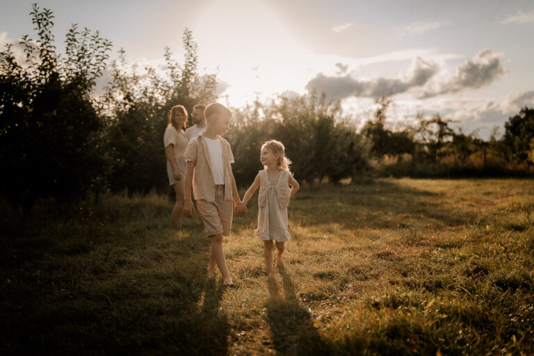 Familienshooting in der Apfelplantage
