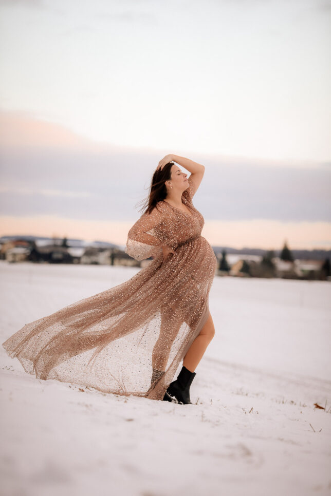 Babybauchshooting Dresden, Schwangerschaftsshooting Dresden, Babybauchfotos Dresden, Fotograf Dresden, Fotoshooting Dresden, Schneeshooting Dresden